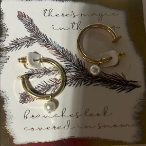 Chic Gold Pearl Drop Earrings